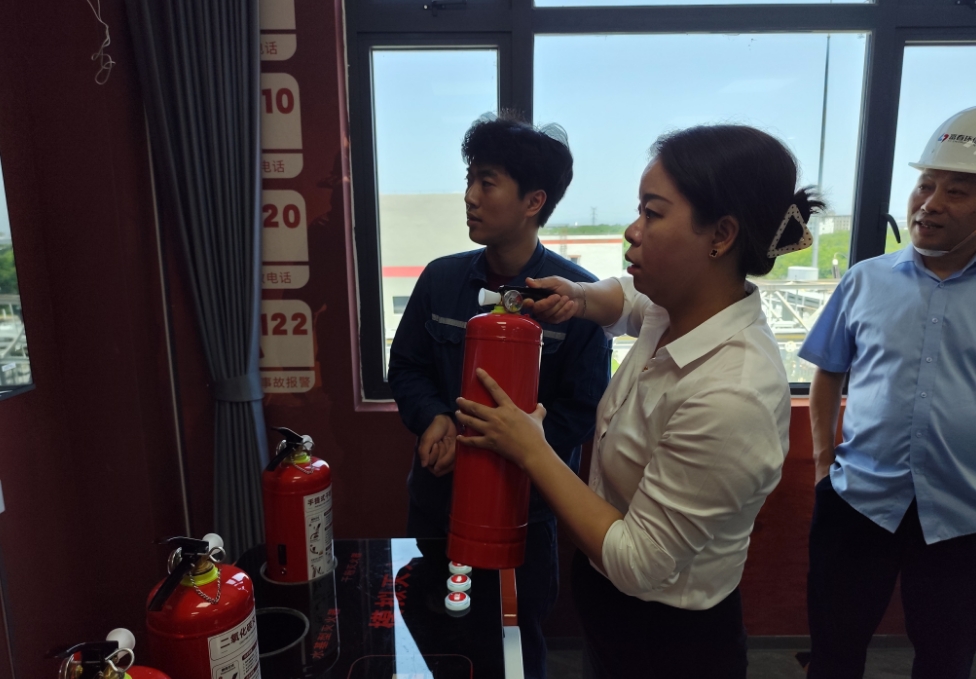 pg电子游戏环保党委书记万娇一行赴铂瑞能源（资阳）发展安全专项查抄